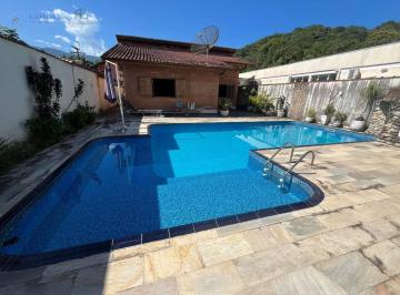 Casa · 180m² · 3 Quartos · 4 Vagas · Excelente para Temporada: Casa com Piscina em Condomínio Seguro e Tranquilo