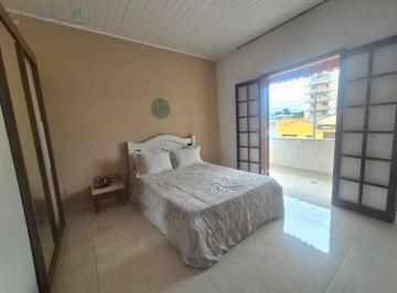 Casa · 240m² · 4 Quartos · 4 Vagas · Sobrado com 4 Quartos e Garagem para 4 Carros