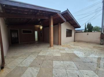 Casa · 210m² · 5 Quartos · 3 Vagas · Casa Versátil para Negócios no São Benedito, Pindamonhangaba - SP