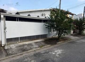 Casa · 127m² · 3 Quartos · 1 Vaga · Casa 3 quartos com excelente localização central – segurança e praticidade.