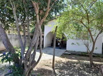 Casa · 300m² · 4 Quartos · Oportunidade de Investimento – Casa com Edícula em Terreno de 300 m²