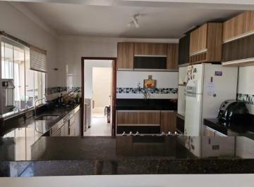 Casa · 180m² · 3 Quartos · 4 Vagas · Casa 03 quartos Vicente Pires