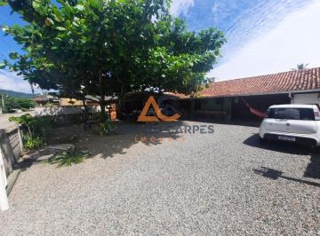 Casa · 151m² · 4 Quartos · 2 Vagas · Casa com 04 dormitórios com terreno amplo, no Gravatá, em Navegantes - Adriano Carpes Imóveis vende