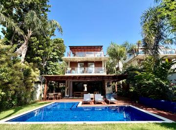Casa de 5 quartos, São Sebastião · Casa a poucos metros da praia - Maresias