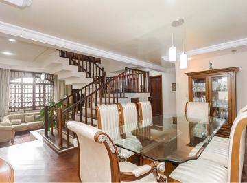 Casa · 298m² · 4 Quartos · 8 Vagas · Sua Nova História Começa Aqui: Elegância e Conforto no Coração do Guabirotuba!