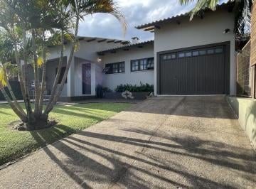 Casa · 154m² · 3 Quartos · 1 Vaga · Casa com piscina, no centro de Vera Cruz
