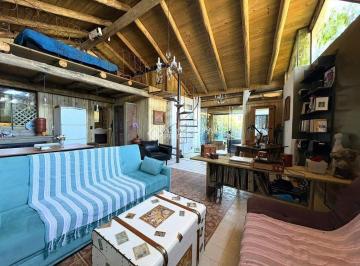 Casa · 135m² · 2 Quartos · 2 Vagas · Casa estilosa no Sambaqui