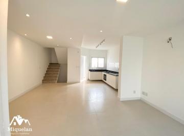 Casa · 157m² · 3 Quartos · 2 Vagas · Sobrado em Condomínio Fechado com 03 dormitórios à Venda no Chora Menino.