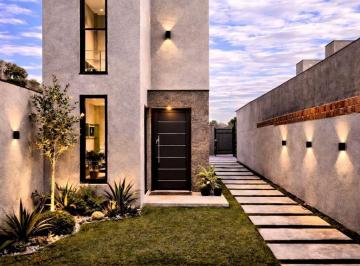 Casa · 145m² · 3 Quartos · 3 Vagas · CASA MODERNA COM 3 QUARTOS À VENDA EM VÁRZEA PAULISTA!