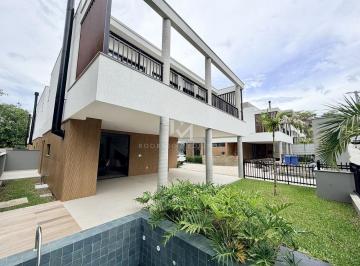 0df10208-4080-40fa-8a51-d81614d22f2b-17755830797722.jpg · Casa mobiliada com 3 suítes no Cacupé, Florianópolis. Condomínio moderno, piscina privativa e a pouc