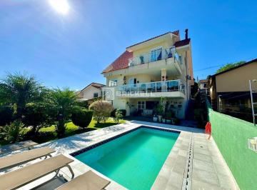 Casa · 460m² · 4 Quartos · 6 Vagas · Casa à Venda em Vista Alegre, Curitiba: 4 Quartos, 460m², 2 Suítes