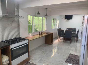 Casa de 3 quartos, Cotia · Sobrado com 3 dormitórios (1 suíte), 2 vagas e ótima distribuição no Butantã.