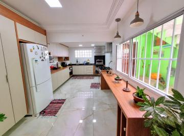 Casa de 3 quartos, São Paulo · Sobrado com 3 dormitórios (1 suíte), 2 vagas e ótima distribuição no Butantã.