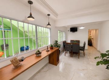 Casa de 3 quartos, Cotia · Sobrado com 3 dormitórios (1 suíte), 2 vagas e ótima distribuição no Butantã.