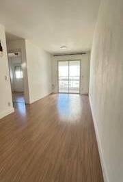 Apartamento · 65m² · 2 Quartos · 1 Vaga · Charmoso apto em andar alto. Próximo ao metrô.