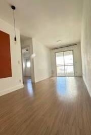 Apartamento · 65m² · 2 Quartos · 1 Vaga · Charmoso apto em andar alto. Próximo ao metrô.