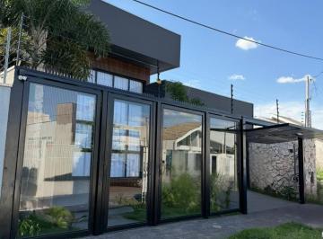 Casa · 3 Quartos · 2 Vagas · 
                                CASA COM 2 SUÍTES, 1 QUARTO E PISCINA NO JARDIM DIAS II EM MARINGÁ 