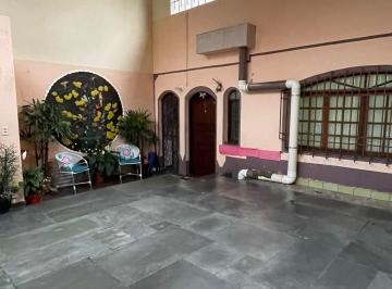 sobradoavendaaclimacaosaopaulosp_1652996419817.jpeg · Excelente sobrado à venda, com 3 dormitórios, 2 banheiros, 2 vagas de garagens, quintal e churrasque
