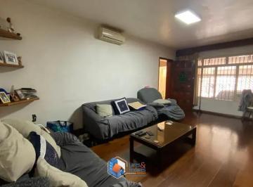 fd89dbb5-7305-4172-a4a1-b870e0f950df.jpg · Casa para venda em Vila Inglesa com 3 quartos, sendo 1 suíte, 170m²