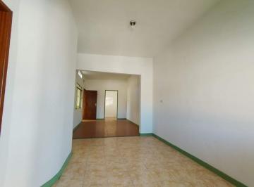 Casa · 75m² · 2 Quartos · 1 Vaga · Alugo casa em Itaúna com ótima localização!