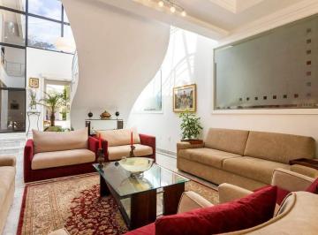 whatsapp-image-2024-09-03-at-17-21-49-11729544431047.jpeg · Magnífica casa em condomínio fechado é a epítome do luxo e conforto, ideal para quem busca uma resid