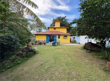 Casa · 800m² · 3 Quartos · Casa Independente à Venda na Praia de Manguinhos