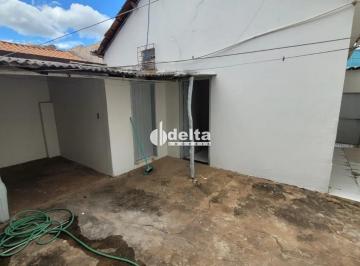 Casa · 60m² · 2 Quartos · Casa residencial com 2 quartos disponível para locação no bairro Centro em Uberlândia-MG