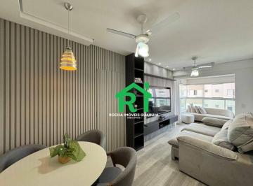 Sala · Apartamento à beira mar com 2 quartos (1 suíte), 2 vagas e lazer à venda em Jardim Astúrias, Guarujá