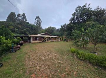 Rural · 1889m² · 2 Quartos · 2 Vagas · Excelente chácara próximo a rodovia 090 (estrada de bateias) Campo Largo/PR