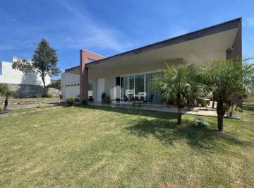 Casa · 283m² · 5 Vagas · AMPLA CASA TÉRREA COM ÁREA DE QUASE 5MIL M²