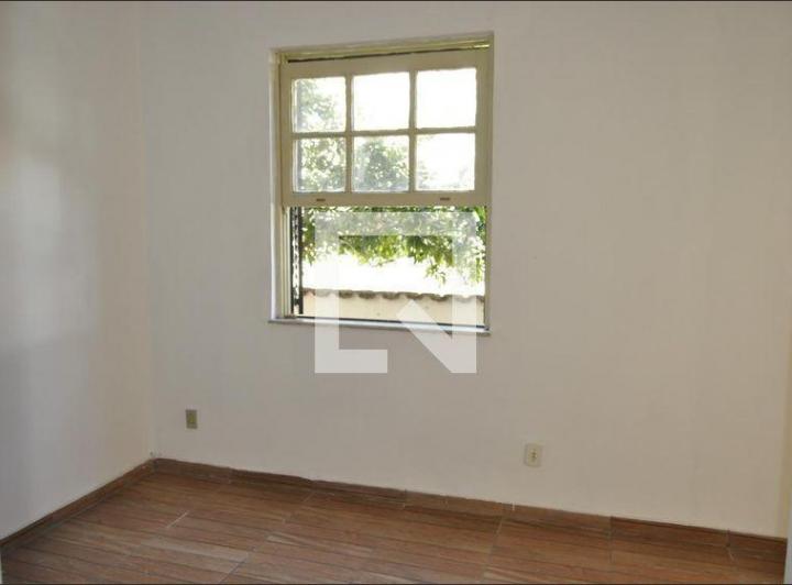 Foto do imóvel - Alugar casa em condomínio com 4 quartos, varanda e aceita pets