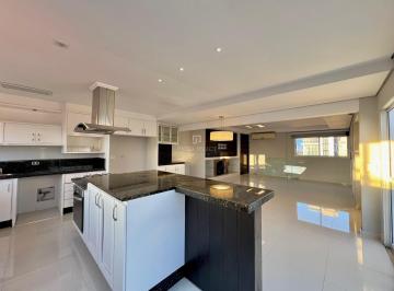 Apartamento · 193m² · 3 Quartos · 2 Vagas · Apartamento com 193 m², 3 quartos sendo 1 suíte à
