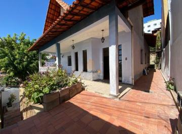 pu9zmce2odk2mtdhy2fmnty1_md · Casa com 338m² de construção, 04 quartos e área de lazer com piscina no Caiçara!