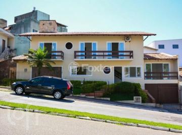 7b9c404e · Casa, 3 dormitórios, 240 m², em Barreiros