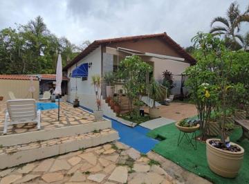 Casa de 3 quartos, Águas Claras · Casa à venda em Arniqueiras Condomínio Morro Verde 3 quartos piscina lote 445m² DF