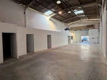 Comercial · 360m² · 2 Quartos · 5 Vagas · GALPÃO EM BOA VIAGEM (200 M²) + ÁREA EXTERNA | EXCELENTE LOCALIZAÇÃO!