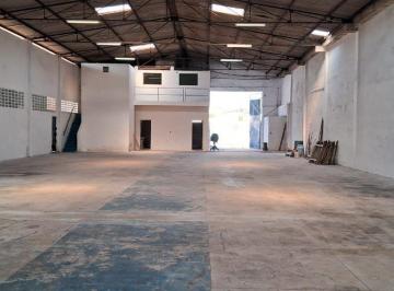 Comercial · 700m² · 2 Quartos · 13 Vagas · Galpões 700m² para Locação – Estrutura e Localização Estratégica