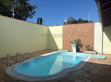 Casa de 3 quartos, Peruíbe · Casa na praia com 3 quartos e piscina em Peruíbe.