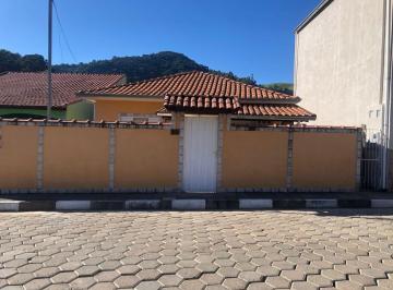 Casa , Dom Viçoso · Casa plana encantadora centro de Dom Viçoso MG