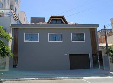Casa · 340m² · 3 Quartos · 3 Vagas · Casa semi-mobiliada com 3 dormitórios para Vender no Bairro Vila Real Balneário Camboriú