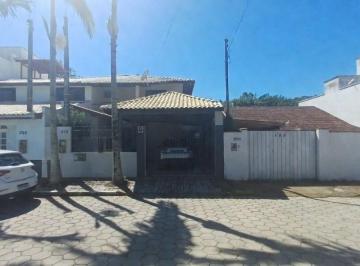 Casa de 3 quartos, Camboriú · Sobrado com 2 Suítes + 1 Dormitório no Bairro São Francisco de Assis – Camboriú