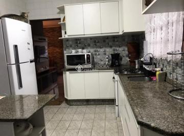 cozinha espaçosa com móveis planejados. · Casa com 4 Quartos e 3 Banheiros no Centro de Florianópolis