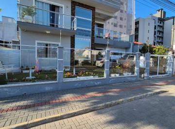 Casa · 242m² · 3 Quartos · 3 Vagas · Sobrado mobiliado 1 suíte + 3 dormitórios com piscina a 400m mar no Itacolomi em