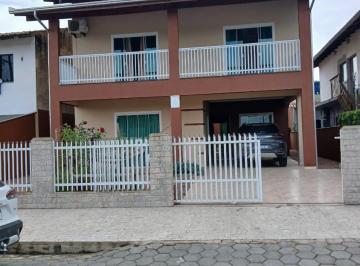 Casa · 214m² · 4 Quartos · 4 Vagas · Sobrado Semi Mobiliado com 4 dormitórios á 859 metros do mar - Armação - Penha -