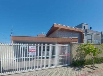 Casa · 164m² · 2 Quartos · 4 Vagas · Casa Sozinha no Terreno Semi Mobiliada com 1 suíte + 2 dormitórios à 800 metros