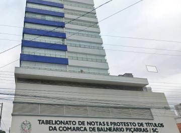 Apartamento · 133m² · 2 Quartos · 2 Vagas · Apartamento Mobilado com 1 suíte + 2 dormitórios á 50 metros do mar no centro de