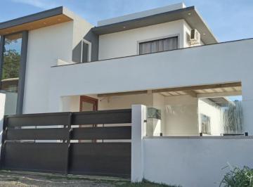 Casa · 216m² · 2 Quartos · 2 Vagas · Sobrado com 2 dormitórios + 1 suíte - Itacolomi - Balneário Piçarras - SC