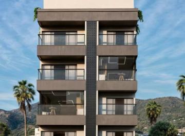 Apartamento · 100m² · 2 Quartos · 1 Vaga · Apartamento com 1 suíte + 2 dormitórios á 280 metros do mar- Praia da Armação -