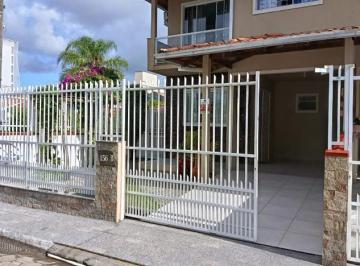 Casa · 135m² · 2 Quartos · 1 Vaga · Sobrado mobiliado com 1 Suíte + 2 dormitórios a 200m do mar em Balneário Piçarra
