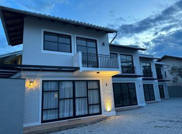 Casa · 60m² · 2 Quartos · 1 Vaga · Sobrado Geminada com 2 dormitórios á 70 metros do mar - Quilombo - Penha - SC